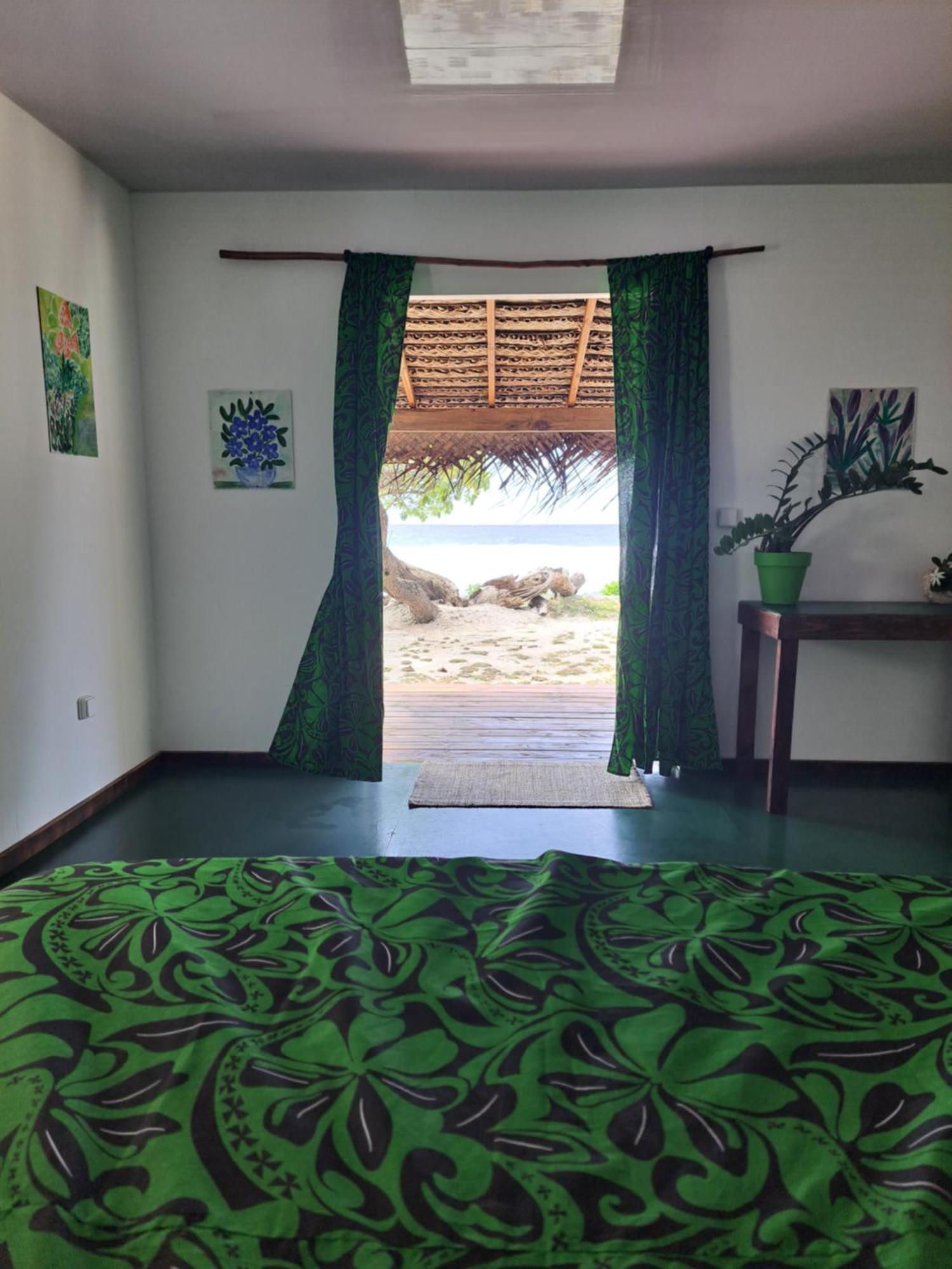 Tifaifai Et Cafe Huahine Bed & Breakfast Фаре Стая снимка